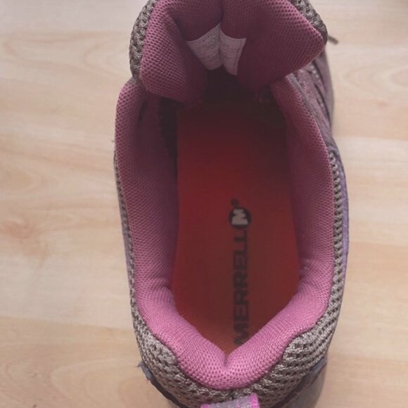 Ladies size 7 Merrill Hiking shoe - Picture 5 of 7